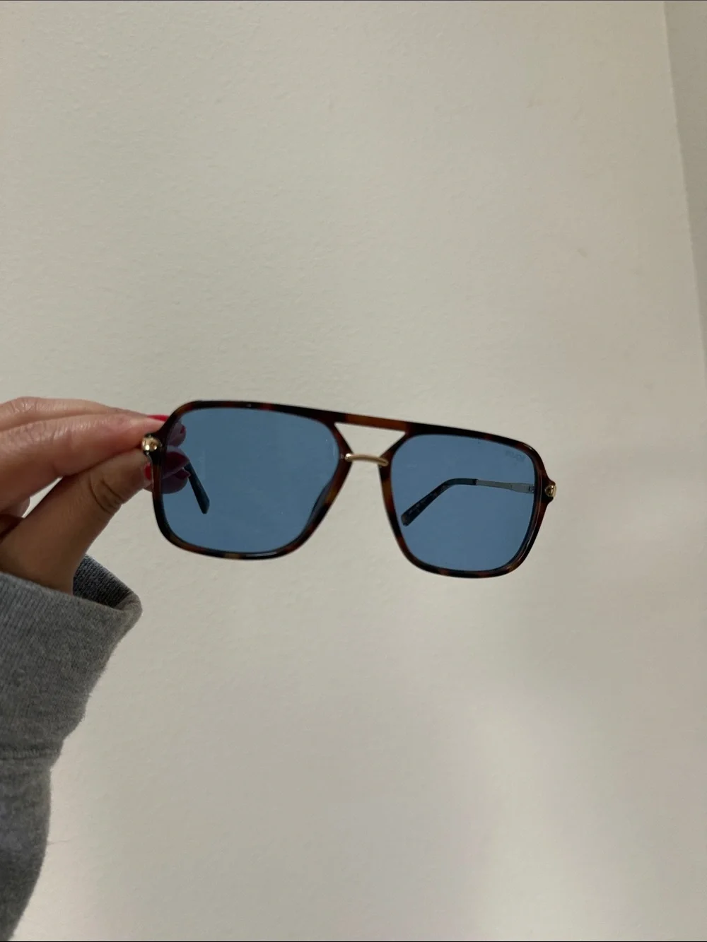 tortoise glasses with blue lens